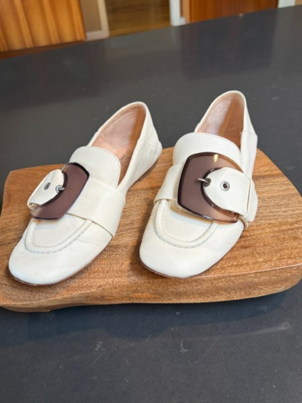 AGL Sheryl Buckle Moccasin Ivory/Creme Size 38.5